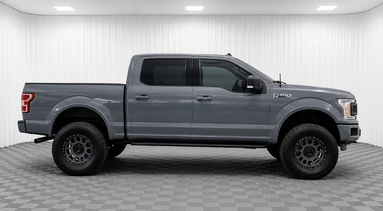 Used 2020 Gray Ford XLT image 2