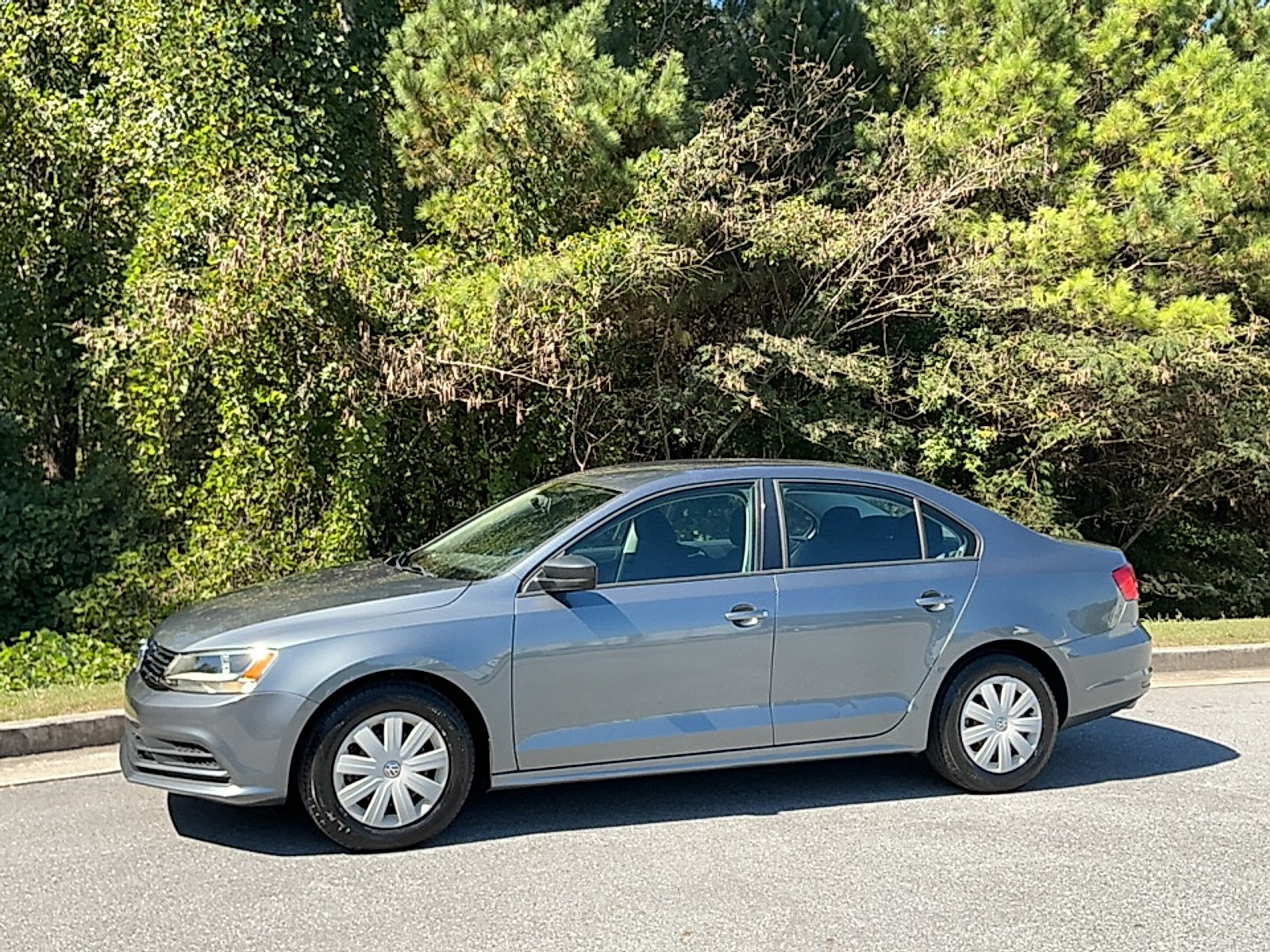 Used 2015 Platinum Gray Metallic Volkswagen 2.0L S image 4