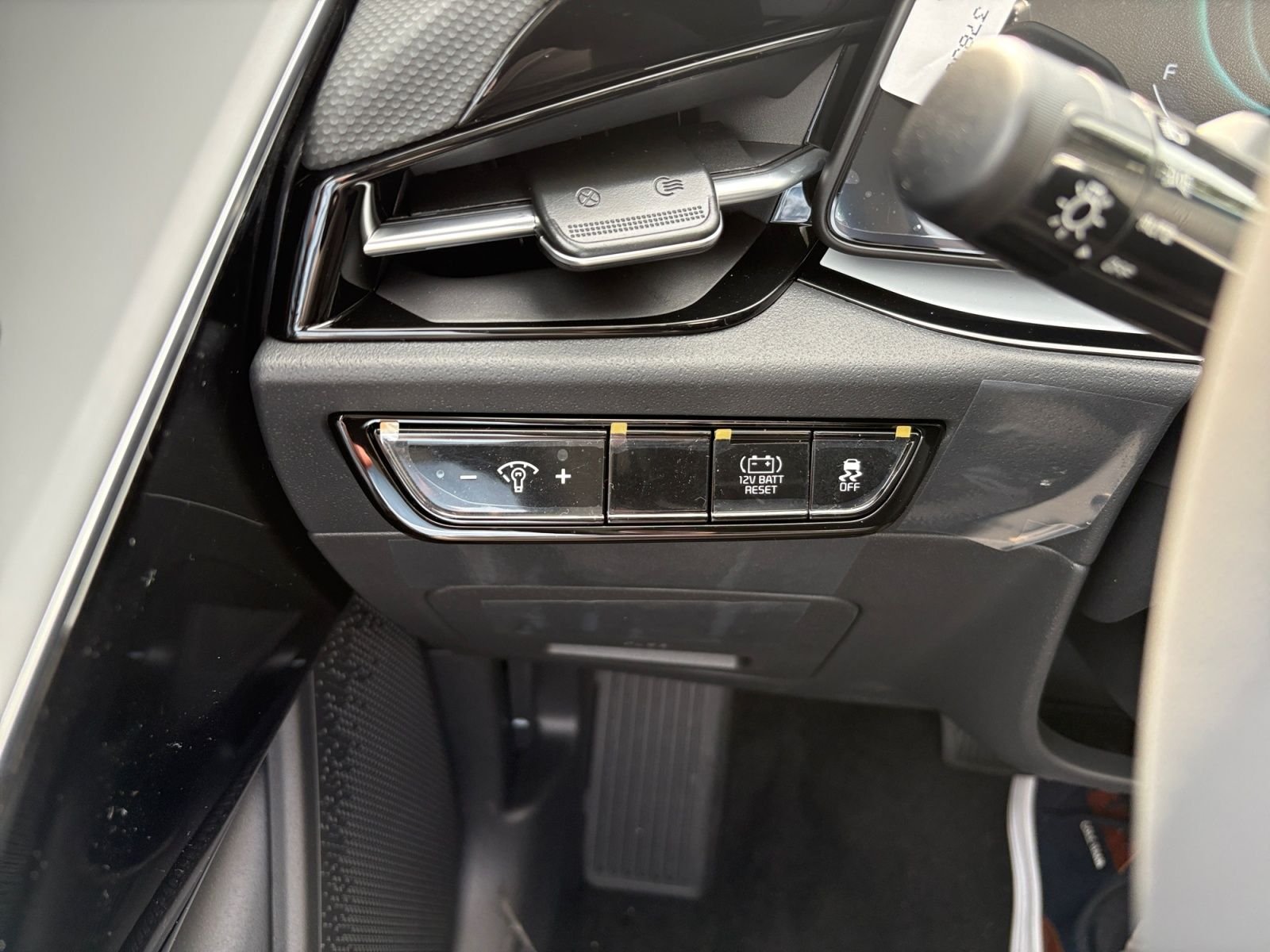 New 2026 Steel Gray Kia EX image 24