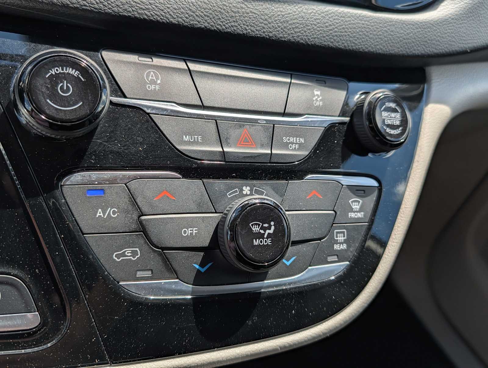 Used 2023 Brilliant Black Crystal Pearlcoat Chrysler LX image 25