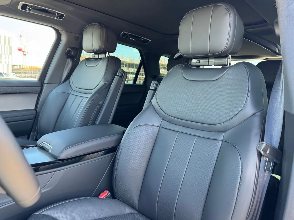New 2026 Carpathian Gray Premium Metallic Land Rover SE image 10