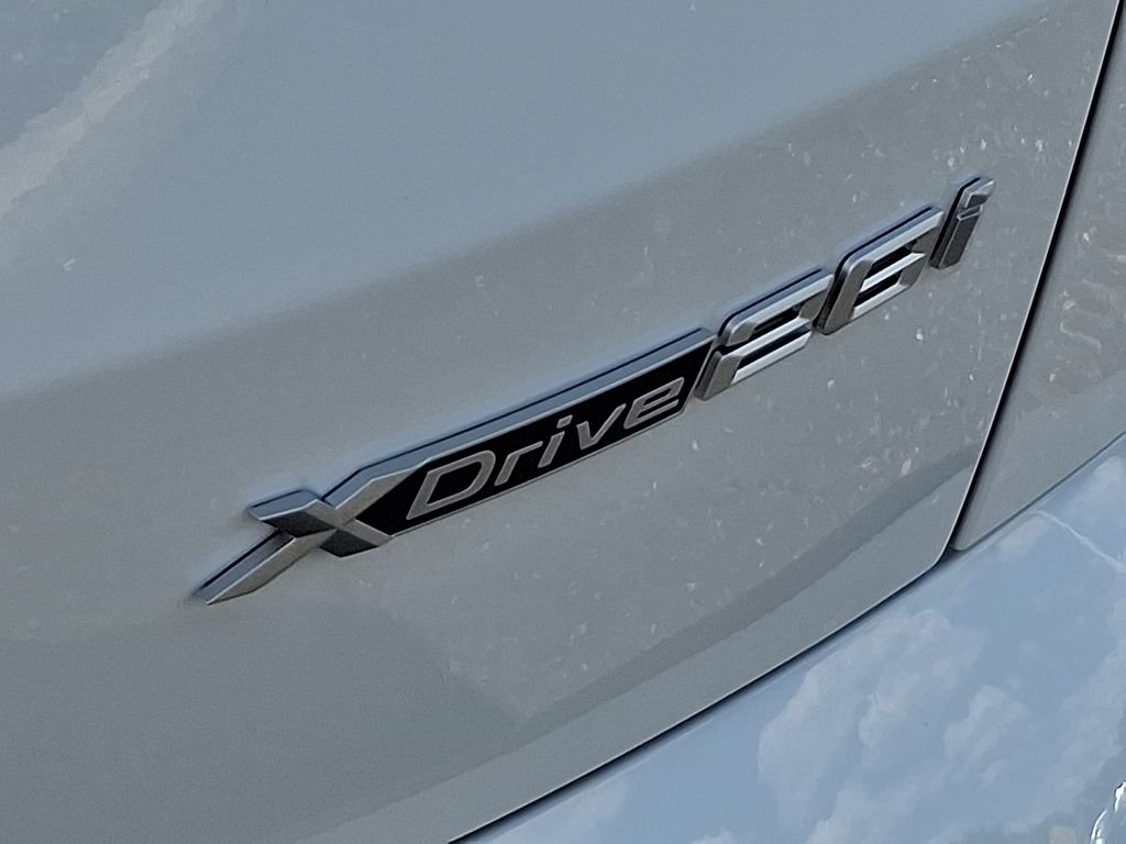 New 2026 Alpine White BMW xDrive28i image 12