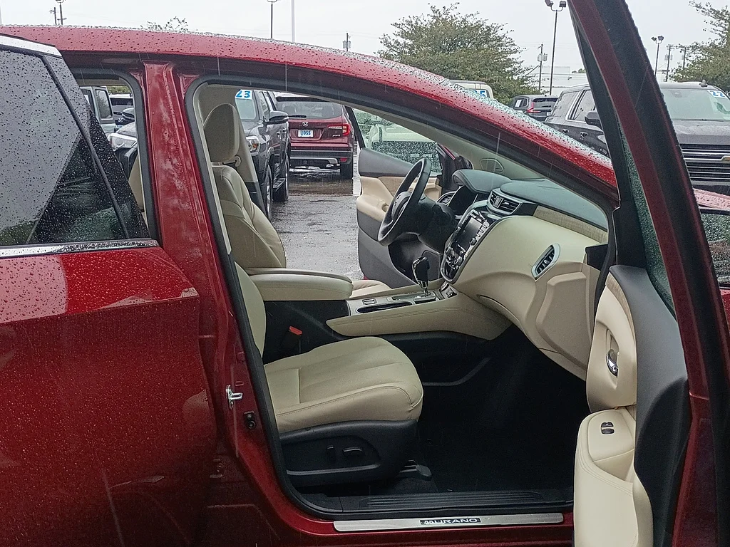 Used 2024 Scarlet Ember Tintcoat Nissan SL image 16