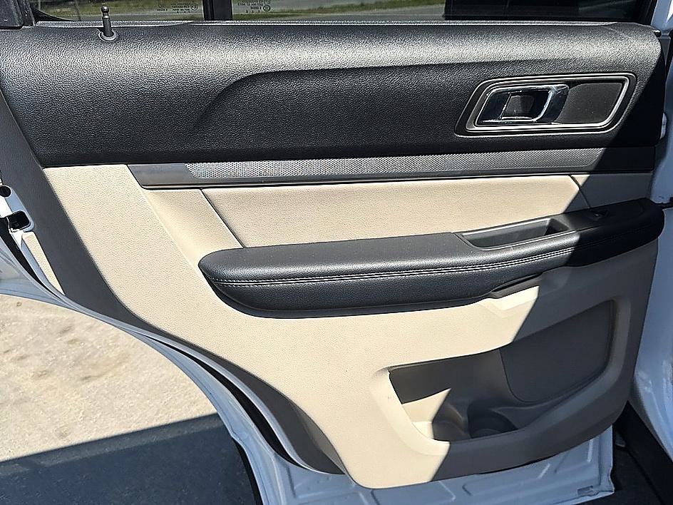 Used 2018 White Platinum Clearcoat Metallic Ford XLT image 13