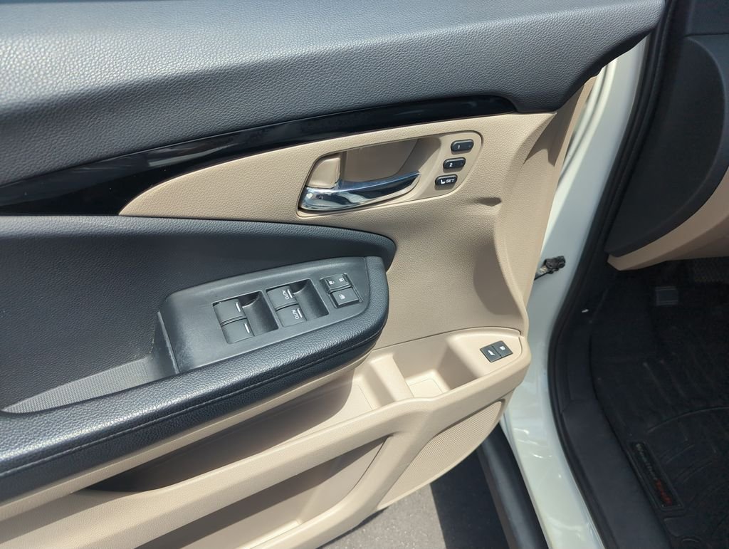 Used 2017  Honda Touring image 19