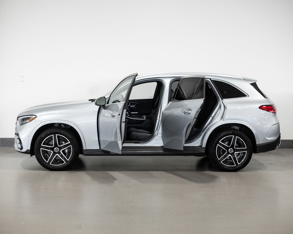 Used 2026  Mercedes-Benz GLC 300 image 3