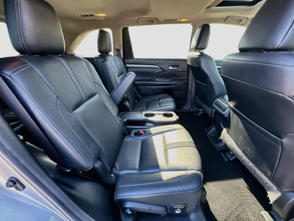 Used 2018 Silver Toyota SE image 34