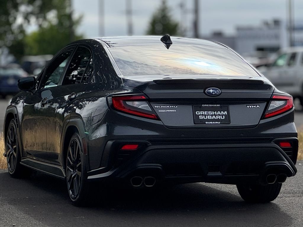 Used 2022 Magnetite Gray Metallic Subaru Limited image 4
