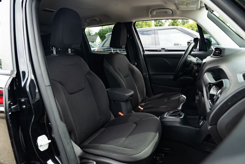 Used 2019 Black Clearcoat Jeep Latitude image 24