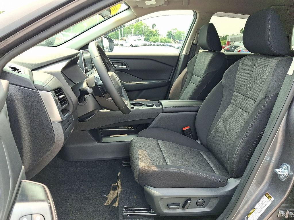 Used 2025 Gray Nissan SV image 15