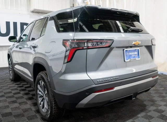 2027 Chevrolet Equinox LT - Photo 7