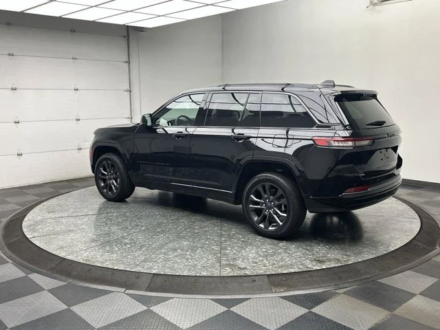 Used 2026 Diamond Black Crystal Pearlcoat Jeep Limited Reserve image 2