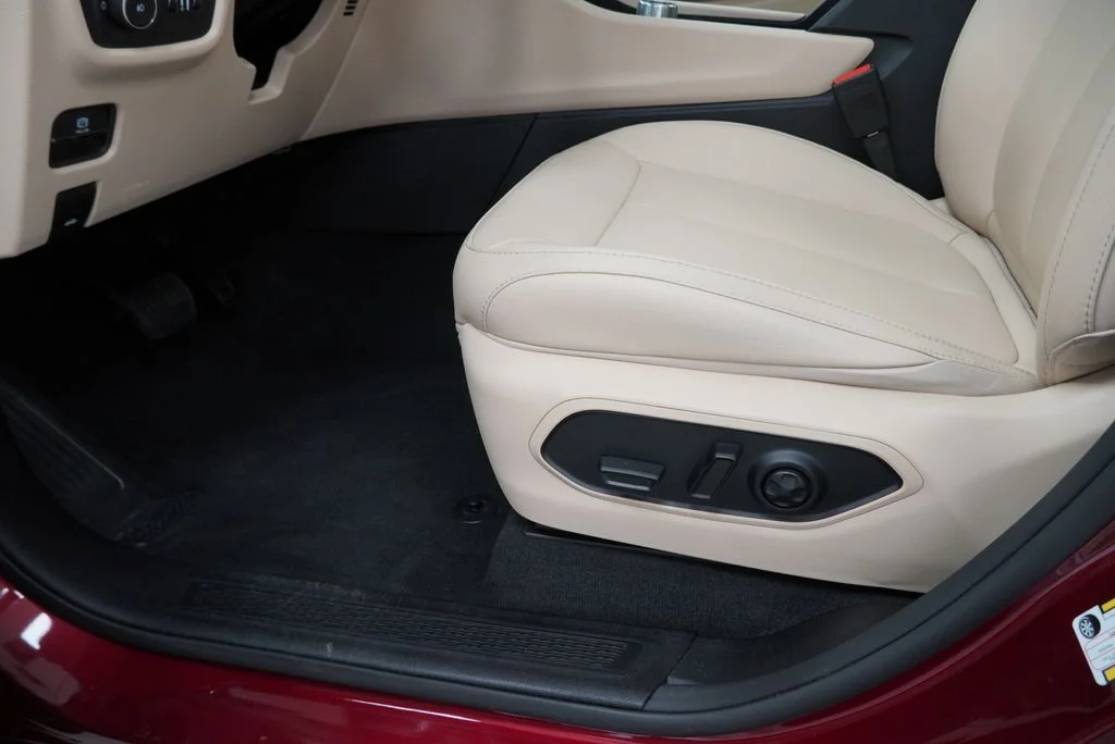 Used 2025 Red Jeep Limited image 39
