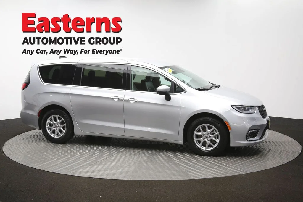 Used 2023 Silver Chrysler Touring L image 49