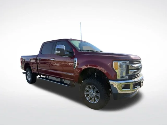 Used 2017 Red Ford XLT image 3