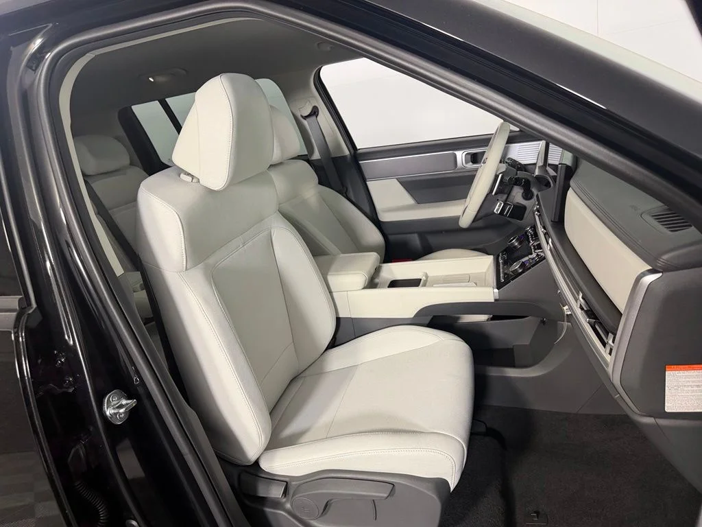 Certified Used 2026 Black Hyundai SE image 32