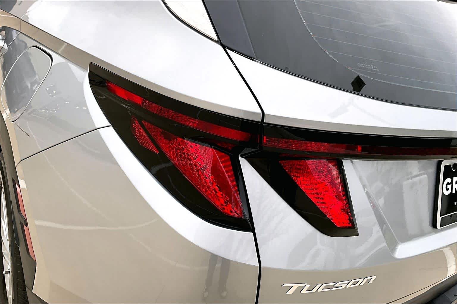 Used 2025 Shimmering Silver Hyundai SE image 27