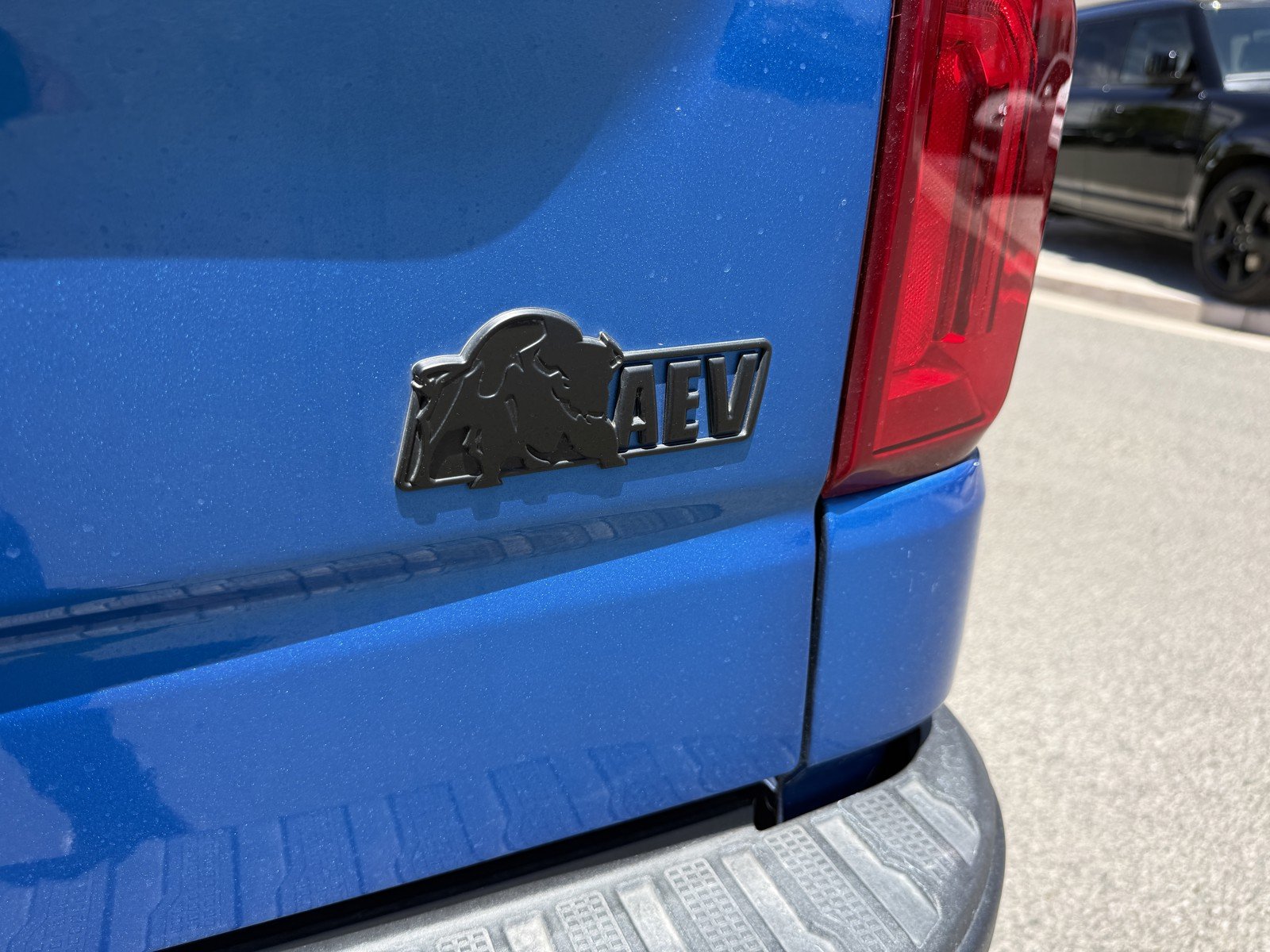 Used 2024 Blue Chevrolet ZR2 image 28