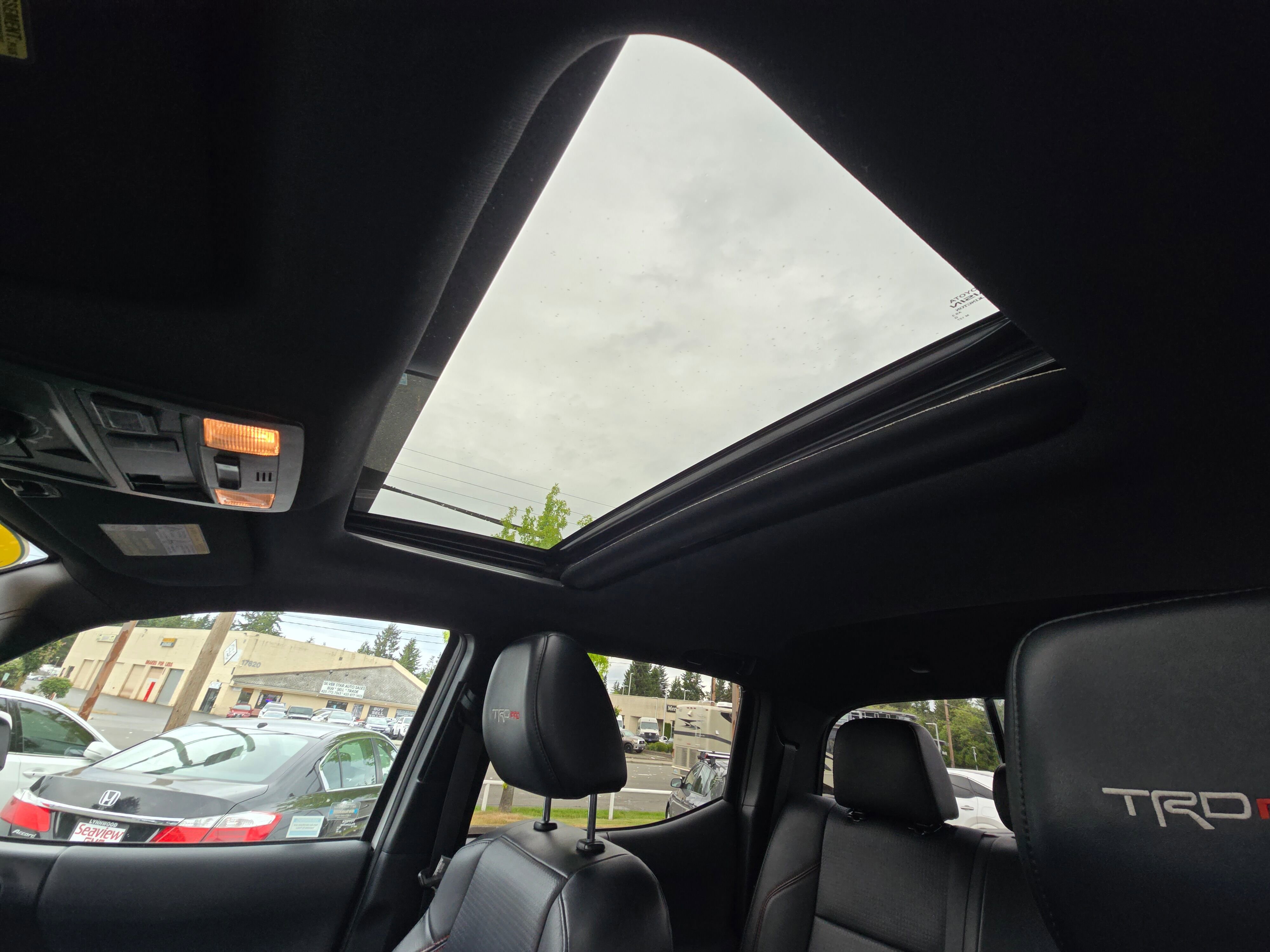 Used 2021  Toyota SR image 23