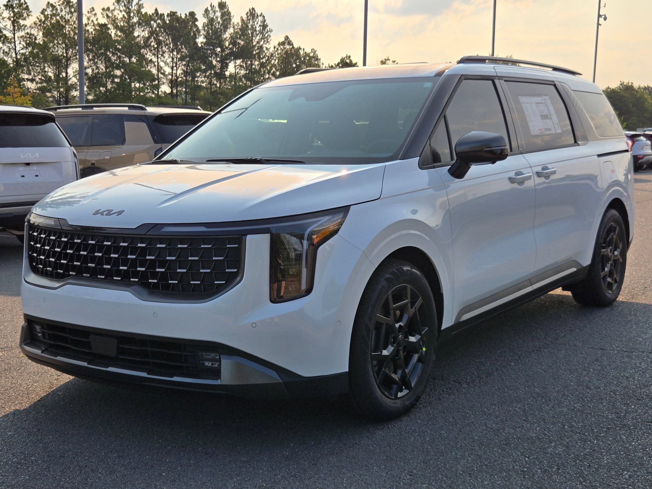 New 2027 Snow White Pearl Kia SX Prestige image 3