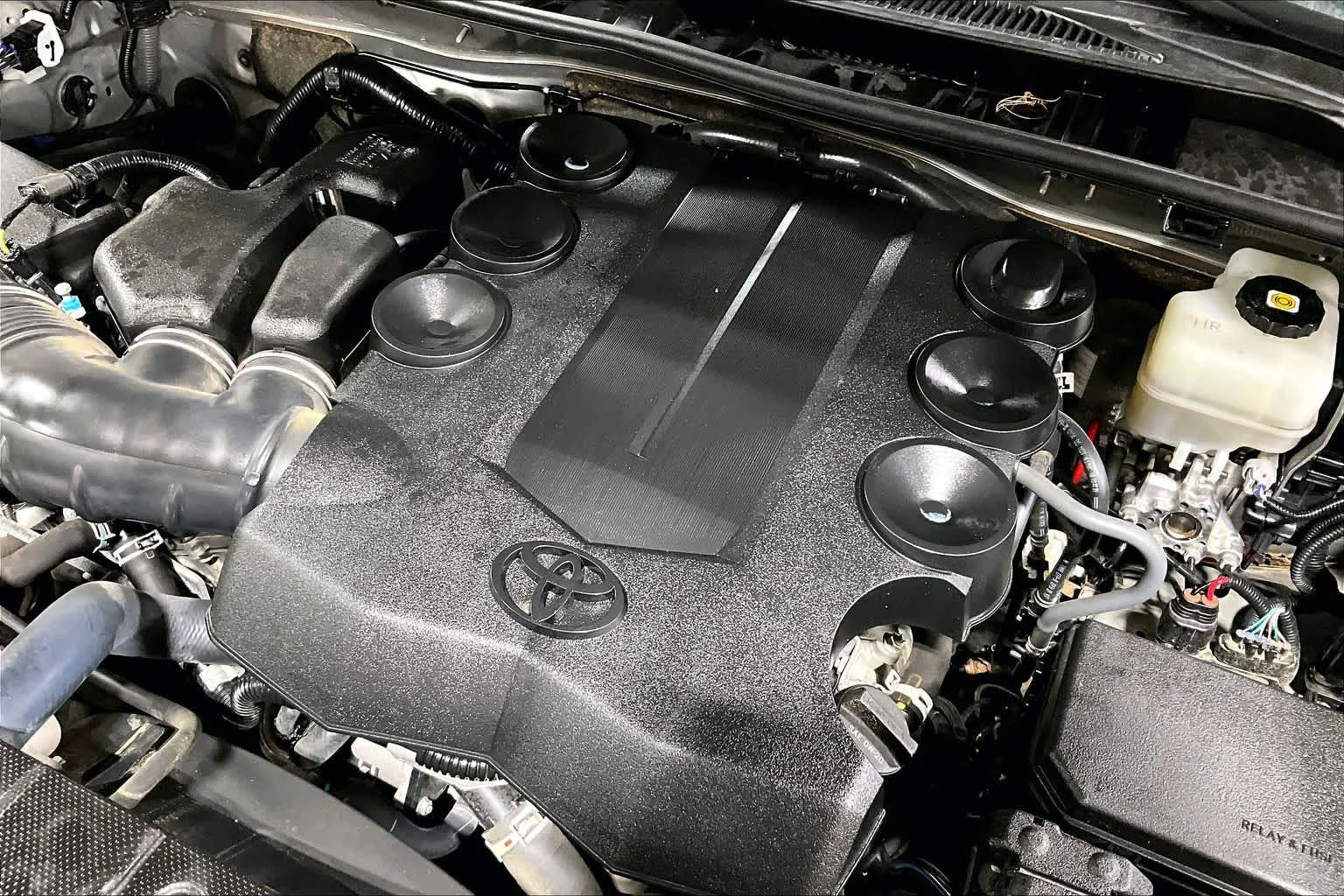 Used 2021 Classic Silver Metallic Toyota Venture image 33