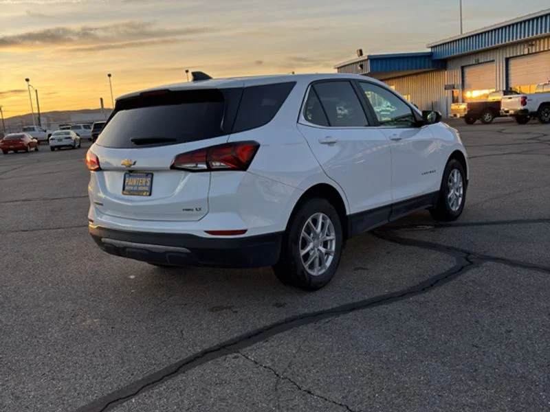 Used 2024 Summit White Chevrolet LT image 3