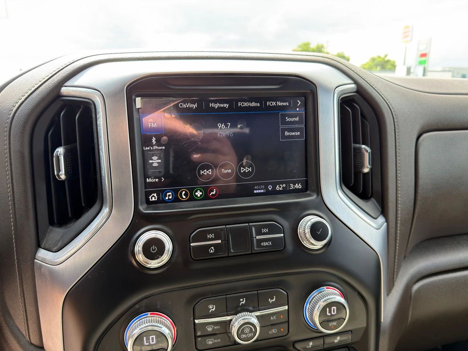 Used 2023 White GMC SLT image 26