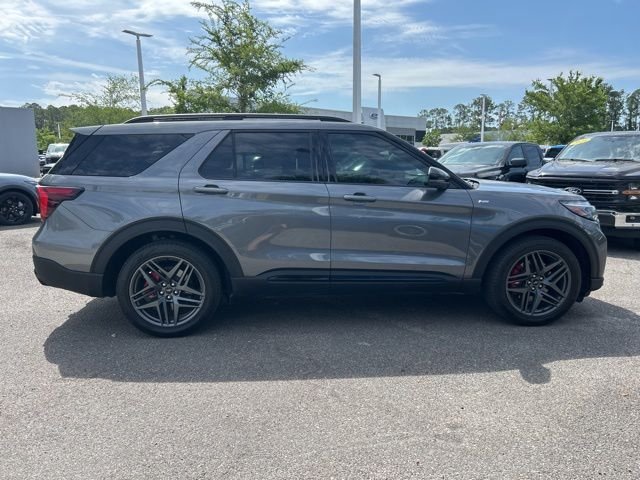 Certified Used 2026 Gray Metallic Ford ST-Line image 3