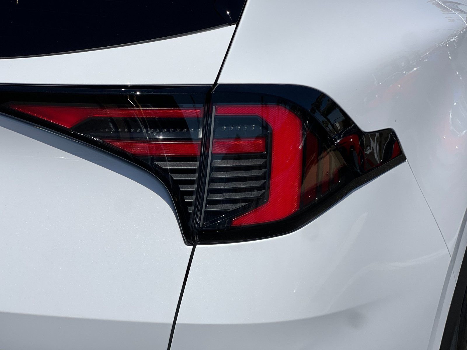 New 2026 Snow White Pearl Kia S image 31