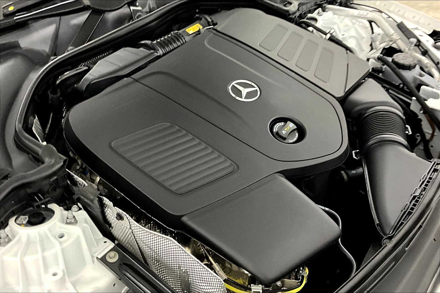 2025 Mercedes-Benz C-Class Sedan C 300 - Photo 17