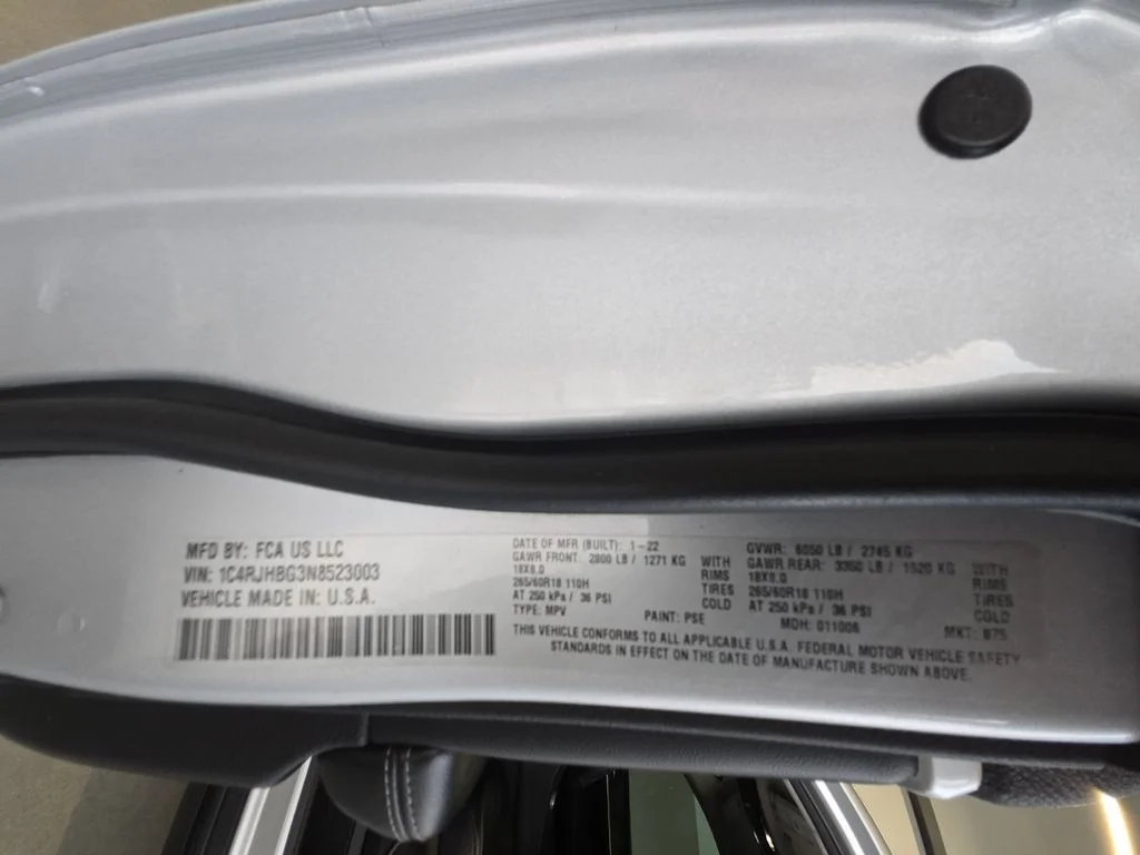 Used 2022 Silver Jeep Limited image 25