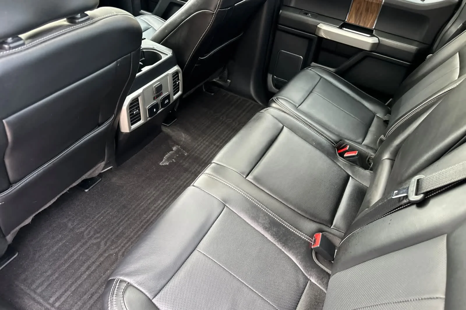 Certified Used 2019 Magnetic Metallic Ford LARIAT image 4