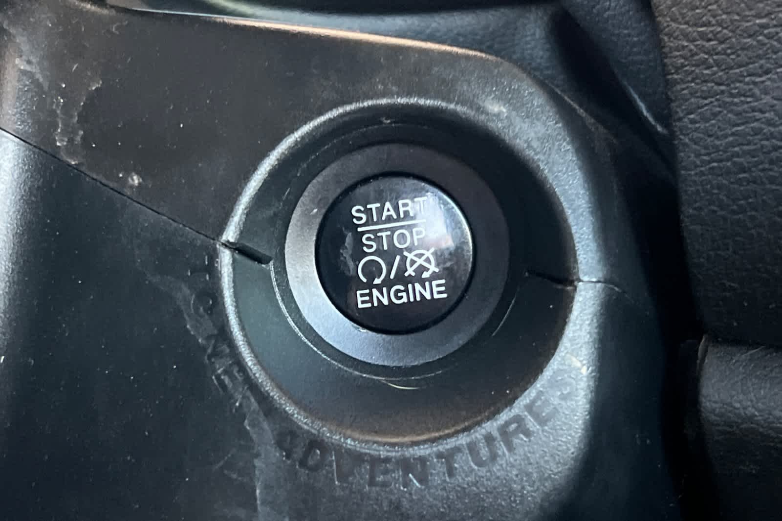 Used 2018 Solar Yellow Jeep Latitude image 23