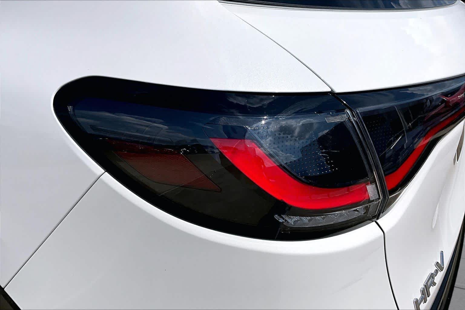 Used 2025 Platinum White Pearl Honda LX image 29