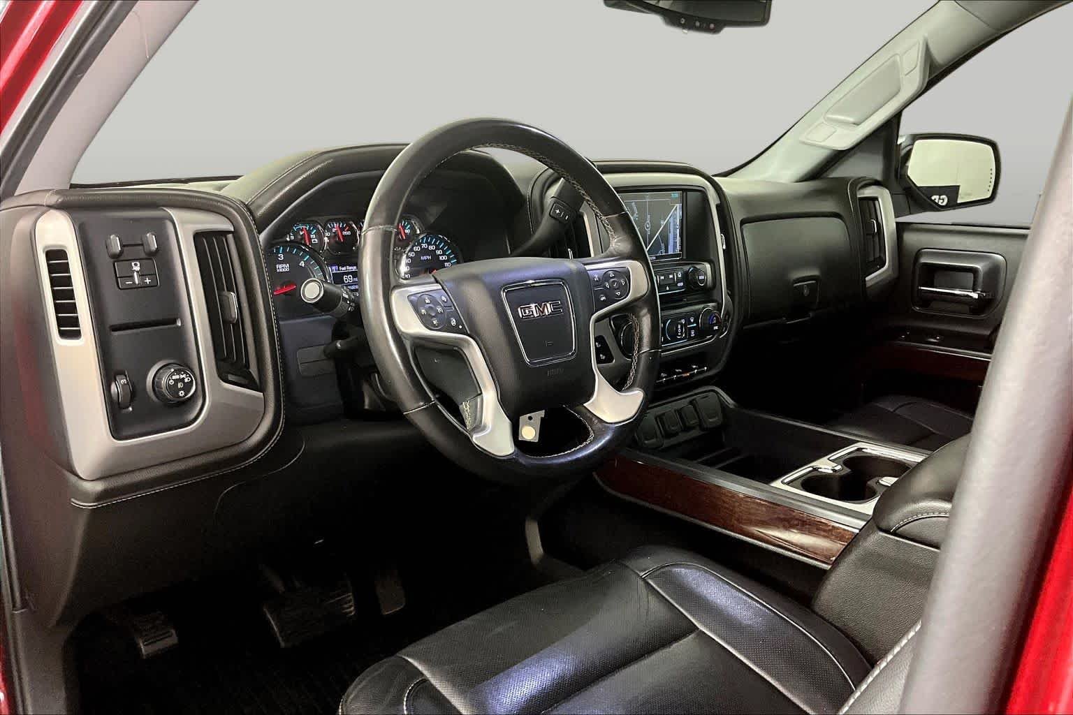 Used 2018 RED QUARTZ TINTCOAT GMC SLT image 17