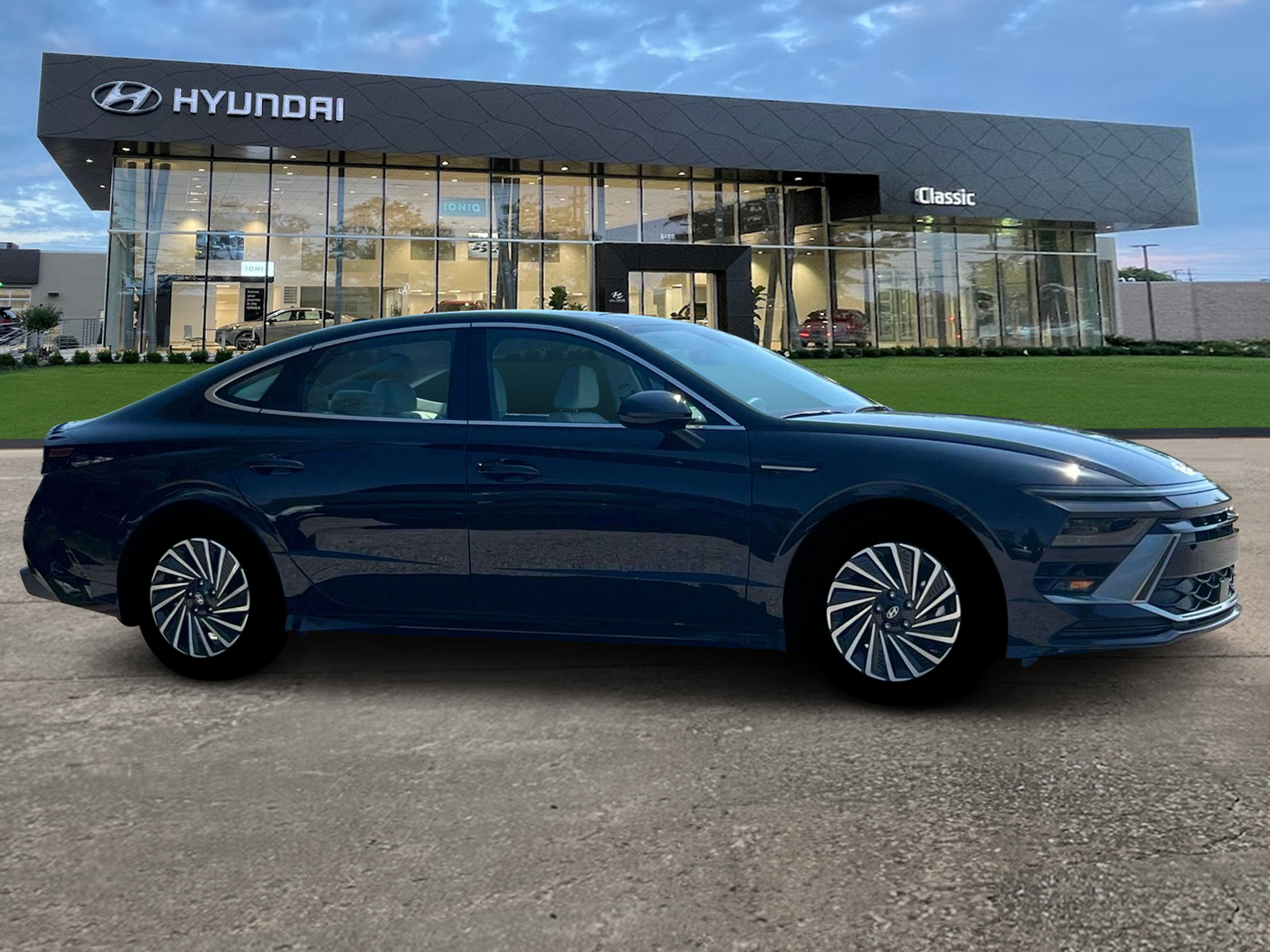 2025 Hyundai Sonata Hybrid SEL - Photo 10