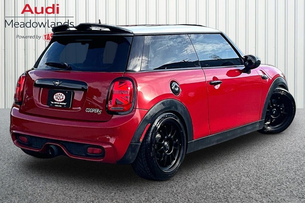 Used 2016 Red MINI Base image 6