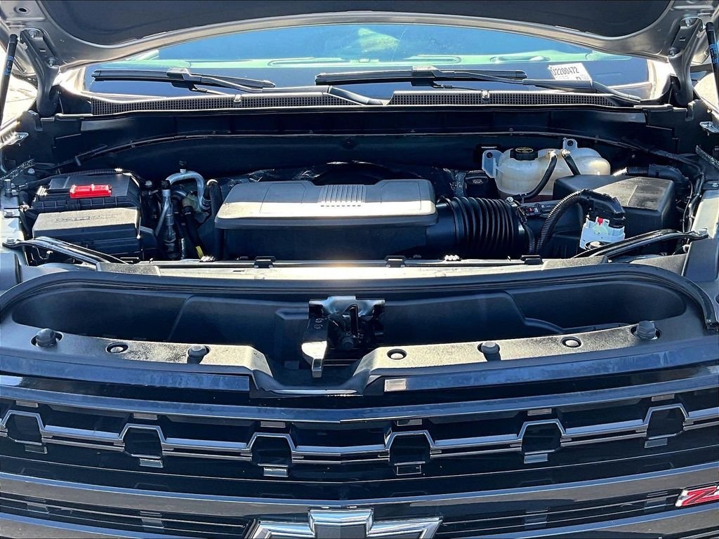 Used 2024 Gray Chevrolet Z71 image 31
