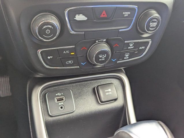 Used 2021 White Jeep Latitude image 25