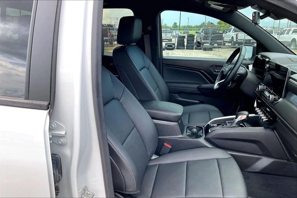 Used 2024 White Chevrolet LT image 30
