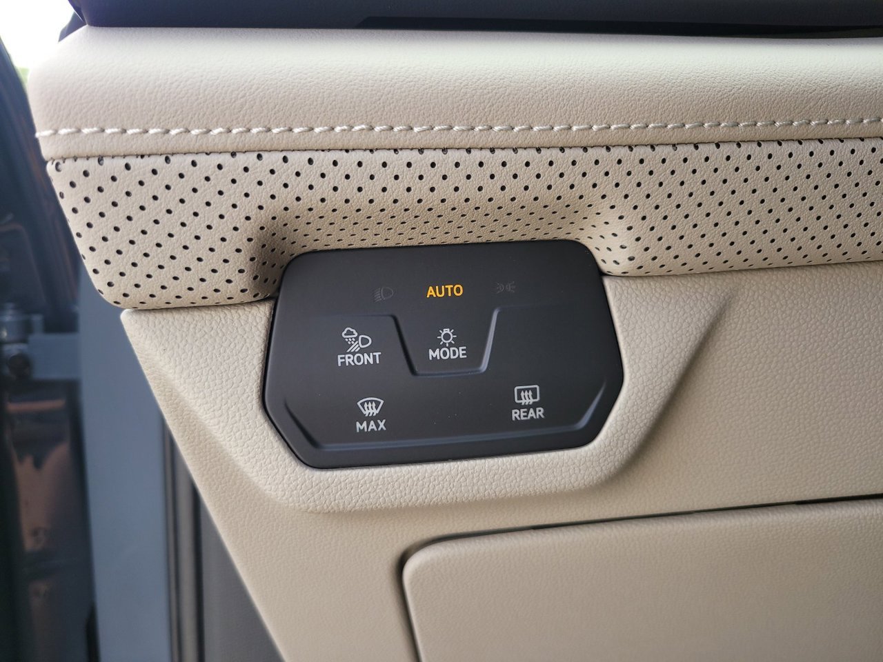 New 2026 Pure Gray Volkswagen SE w/Technology image 31