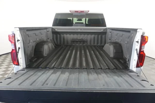 Used 2022 Iridescent Pearl Tricoat Chevrolet High Country image 9