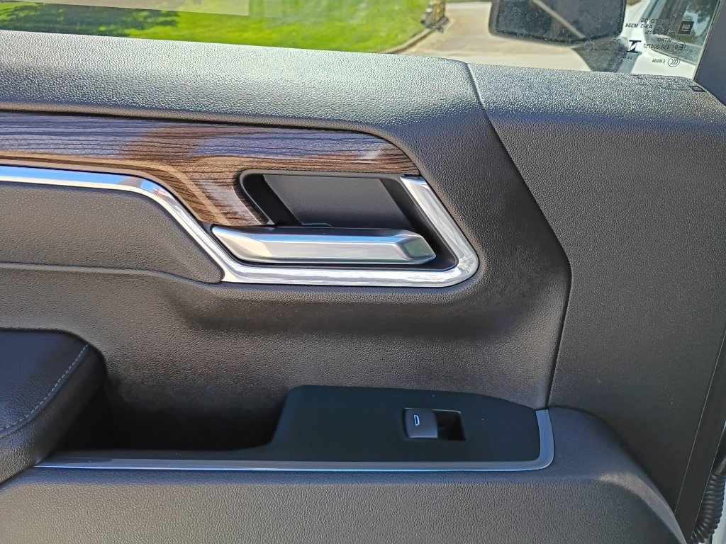 Used 2025 Summit White Chevrolet LT Trail Boss image 19