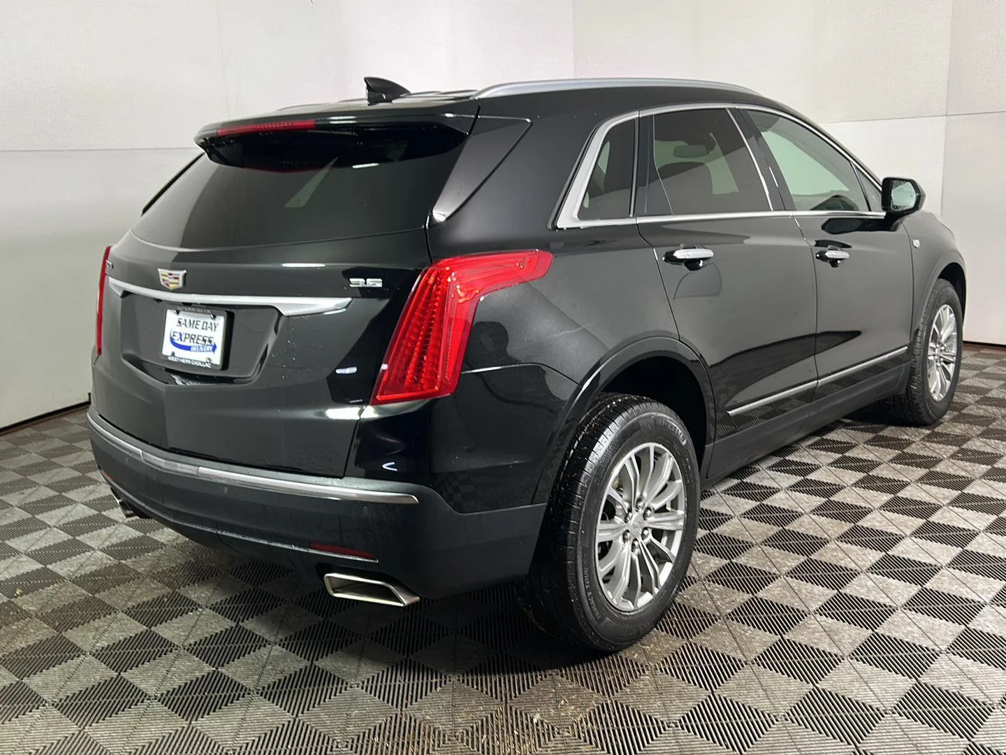 Used 2019 Black Metallic Cadillac Luxury image 6