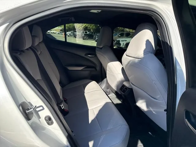 Used 2020 White Pearl Lexus 250h Base image 10