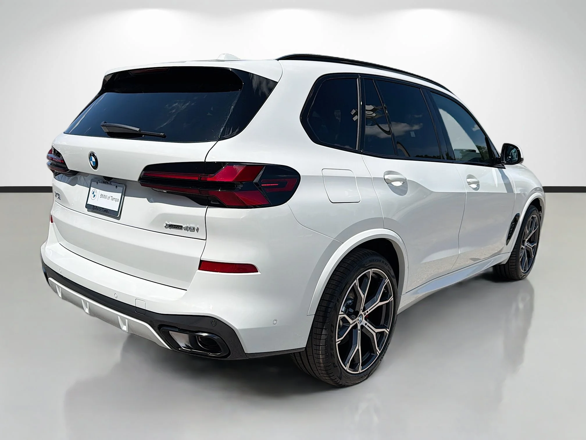 New 2026 Alpine White BMW xDrive40i image 3