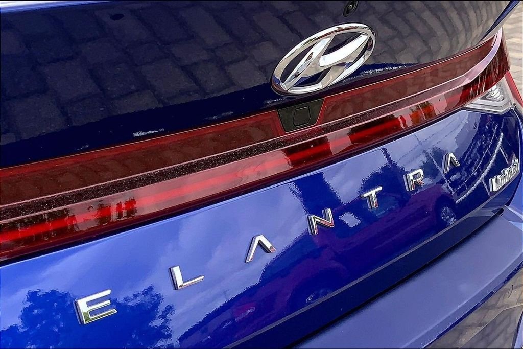 Used 2022 Blue Hyundai Limited image 22