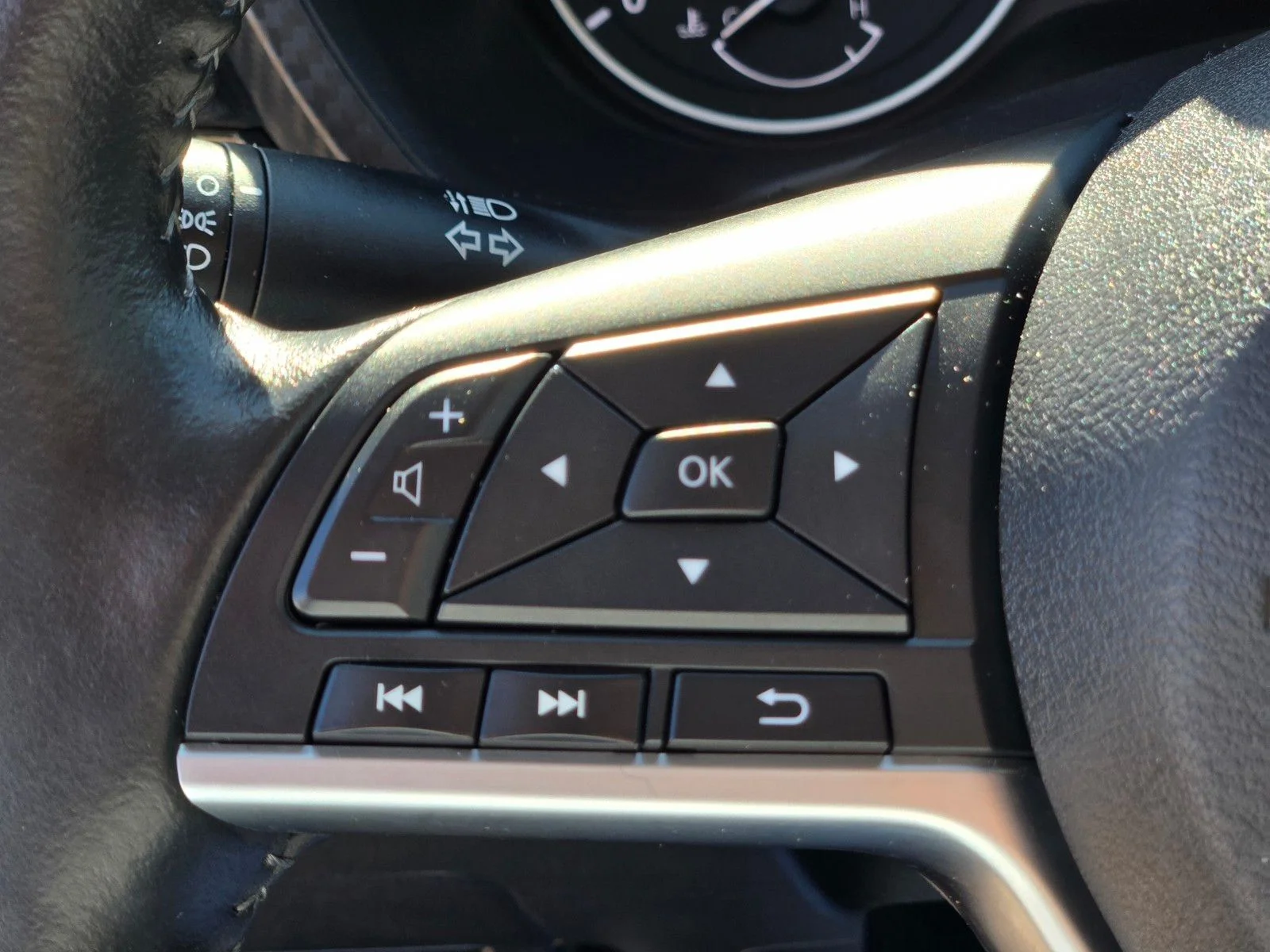 Used 2024 Gun Metallic Nissan SV image 27