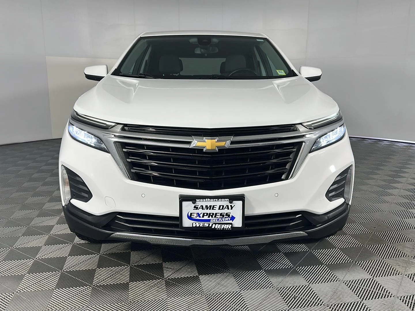 Used 2024 Summit White Chevrolet LT image 2