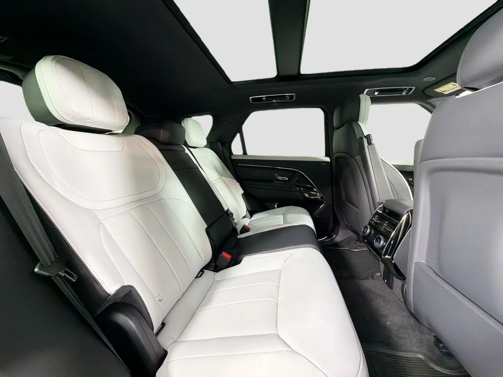 New 2026 Santorini Black Land Rover Dynamic SE image 29